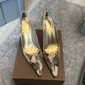 Clean only a little bit of scuffs at the tip of the shoes.